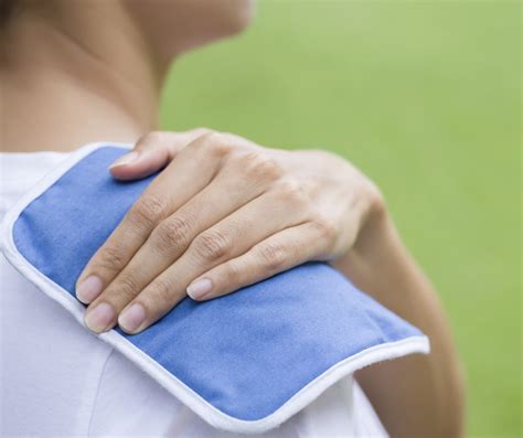 Heat & Ice Therapy: Which Is More Effective? | The Mayfair Clinic