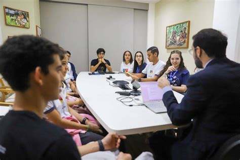 Diretor da RJE reafirma valores da educação jesuítica em visita