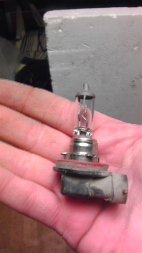 замена лампочек в противотуманках — Ford Focus Hatchback II, 1,6 л ...