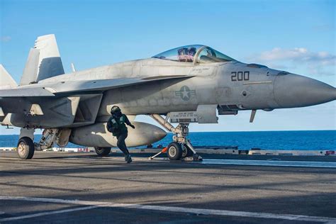 Hornet Launch F A 18E Super Hornet Assigned To VFA 27 Royal Maces