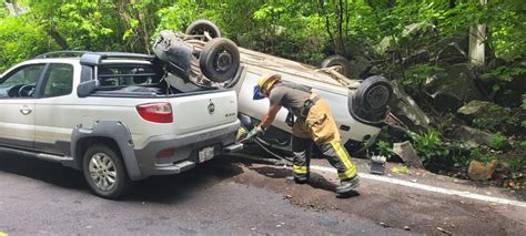 Aparatosa Volcadura Sobre La Carretera 200 Vallarta El Tuito