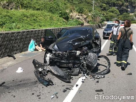 猛撞貨車「車頭全爛」！台東男超車釀3傷 副駕26歲女友掛彩坐路邊 Ettoday社會新聞 Ettoday新聞雲