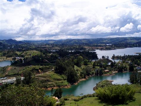 pan y vino: El Penol, Colombia