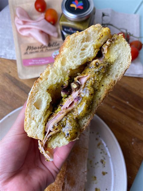 Panino Foodporn Al Pistacchio E Mortadella