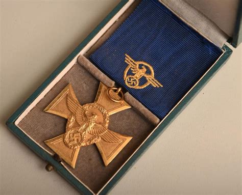 Regimentals German Wwii Police Year Long Service Medal In Gilt