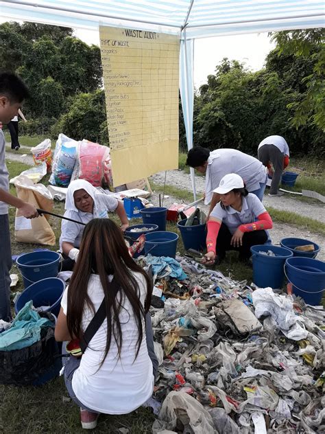 Environmentalists Urge Duterte to Stop Plastic Garbage Menace