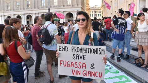 Ordinanze Anti Alcol Umberto Galimberti Sto Con Chi Protesta