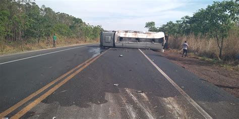 Caminh O Tanque Carregado De Combust Vel Tomba Na Br Pr Ximo A