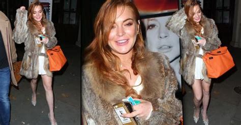 What A Hot Mess Lindsay Lohan Departs Theatre Looking Less Than Her Best