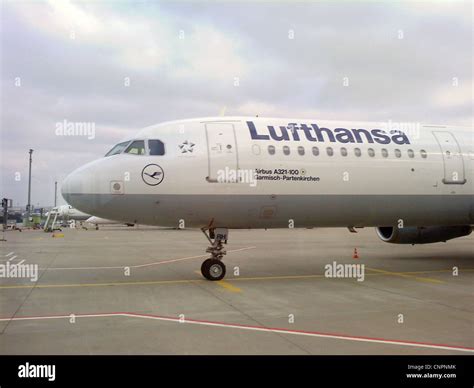 Airbus A321 100 D Airh Stock Photo Alamy