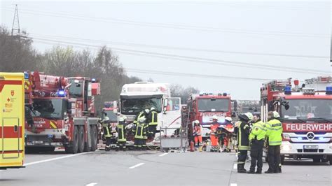 Schwerer LKW Unfall Auf A27 Vollsperrung Richtung Bremerhaven