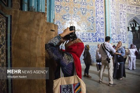 Mehr News Agency Tourists Visit Isfahan Historical Buildings