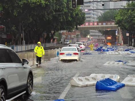 重庆8个区县大暴雨，中心城区多地内涝直击现场澎湃新闻 The Paper