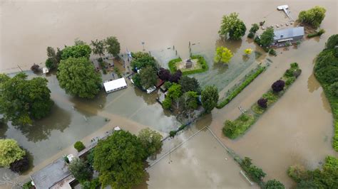 Hochwasser in Hessen Wasserstände am Rhein steigen weiter B42