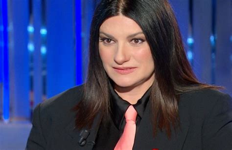 Laura Pausini Racconta La Sua Malattia Ho Sentito Scoppiarmi Il Cuore