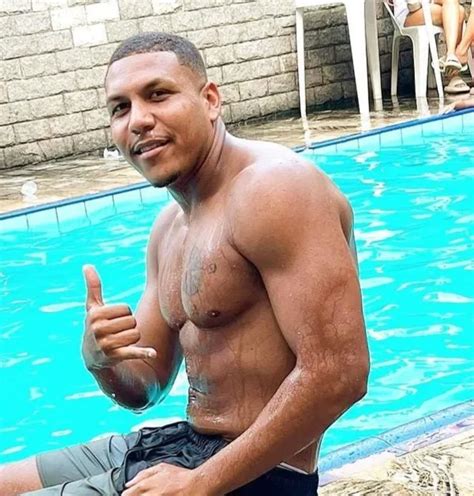 JOVEM MORRE E OUTRO FICA FERIDO POR COMENTAREM A MORTE DE TRAFICANTES