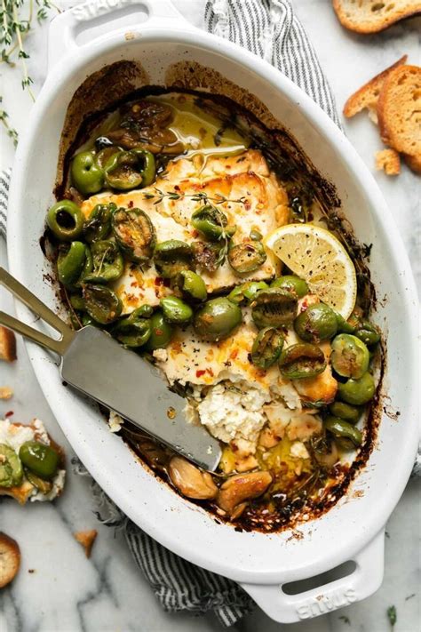 Запеченная фета с оливками и тимьяном. | Feta recipes, Baked feta ...