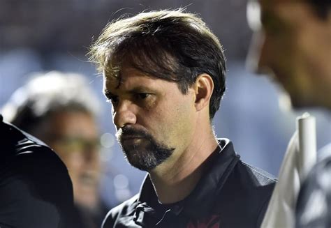 Maur Cio Souza Vaiado E Torcida Do Vasco Pede Demiss O Do T Cnico