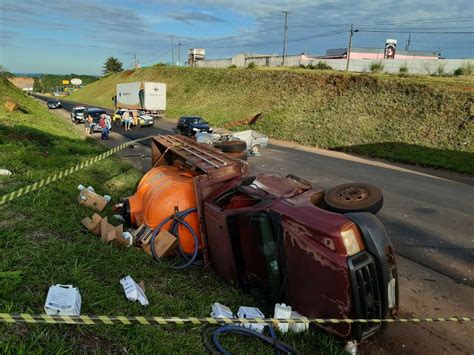 Motorista De Carro Morre Ap S Acidente Caminhonete Na Pr