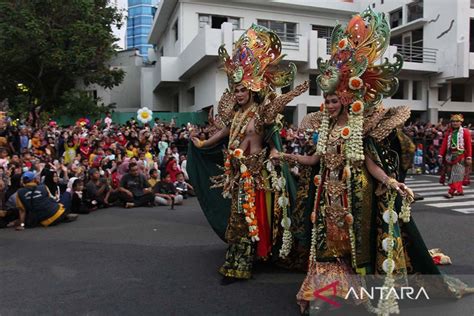 Hut Kota Surabaya Dimeriahkan Pawai Bunga Dan Budaya ANTARA News