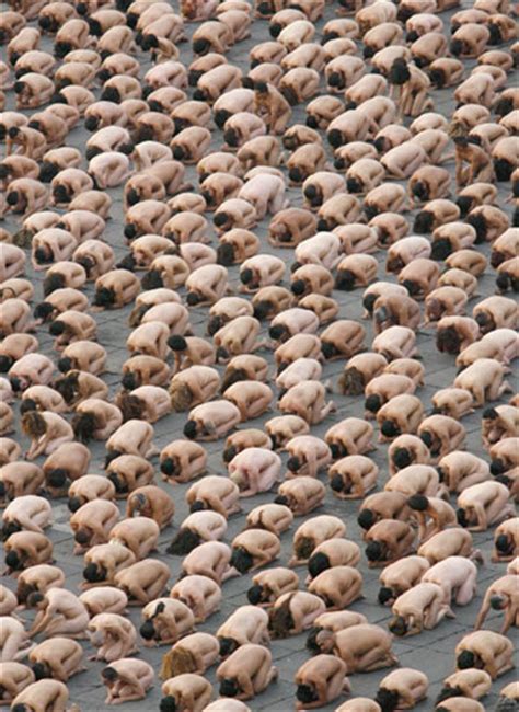 Naked Volunteers Pose For Us Photographer Spencer Tunick