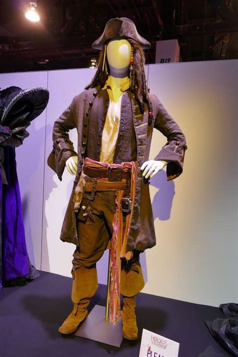 Geoffrey Rush and Johnny Depp Pirates of the Caribbean movie costumes ...