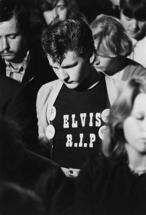 See How The World Reacted To Elvis Presleys Death This Week In 1977