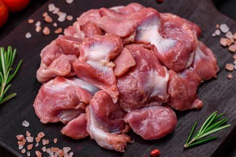 Gésiers Crus De Poulet Ou De Dinde Aux épices Et Herbes Salées Photo