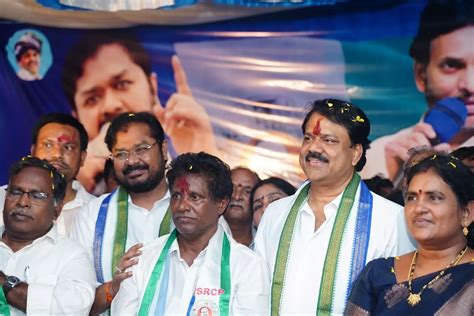 1000 Tdp Leaders Joins Ysrcp In Tuni