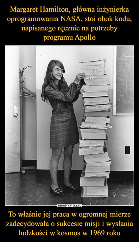 Margaret Hamilton główna inżynierka oprogramowania NASA stoi obok