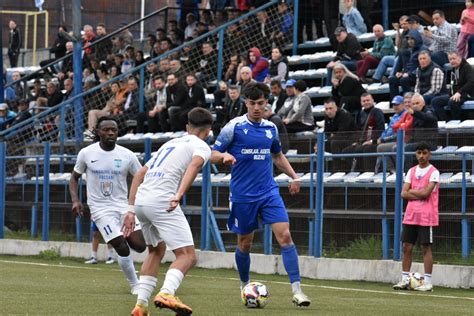 Înfrângere cu scor de neprezentare a echipei de fotbal seniori CSM