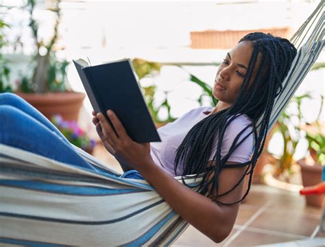 ways  build  cozy reading nook   garden