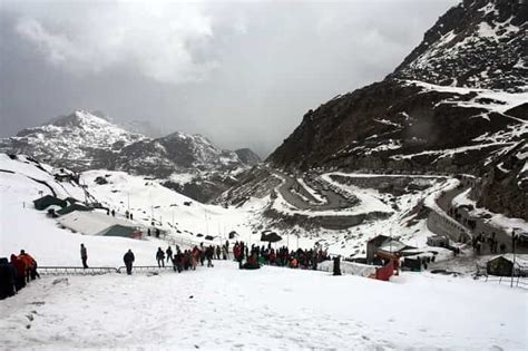 Top 10 Places to witness snowfall in India - Snowfall Destinations In India