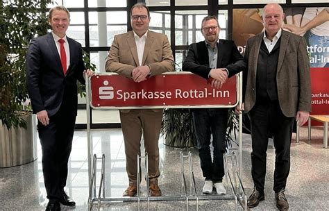 Sparkassen Stiftung Spendet In Rottal Inn Fahrradst Nder Im Wert Von