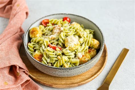 Pasta Pesto Met Kipgehaktballetjes Lekker En Simpel