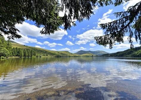 Balade familiale le lac de Guéry au crépuscule Auvergne Destination