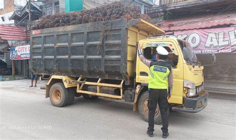 Polisi Razia Truk Odol Bandel Di Kota Kasongan Radarsampit