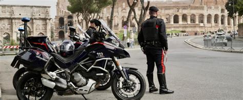 Roma Accoltella La Moglie E Poi Si Toglie La Vita I Fatti