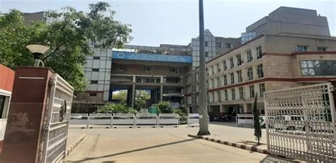 Atal Bihari Vajpayee Institute Of Medical Sciences And Dr Rml Hospital