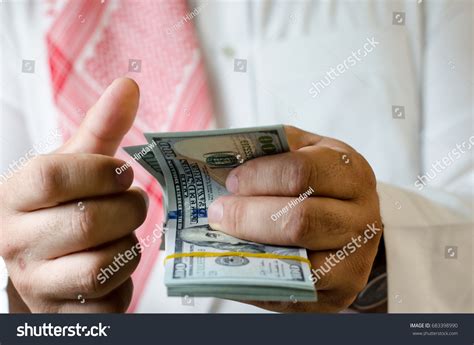 171 People Counting Saudi Arabia Images Stock Photos And Vectors