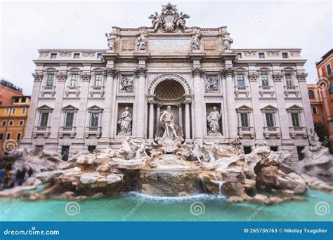 Der Trevi Brunnen In Italienischer Sprache Fontana Di Trevi Ein