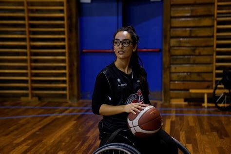 Estrella Del Baloncesto Afgano Encuentra Esperanza En España Tras Huir