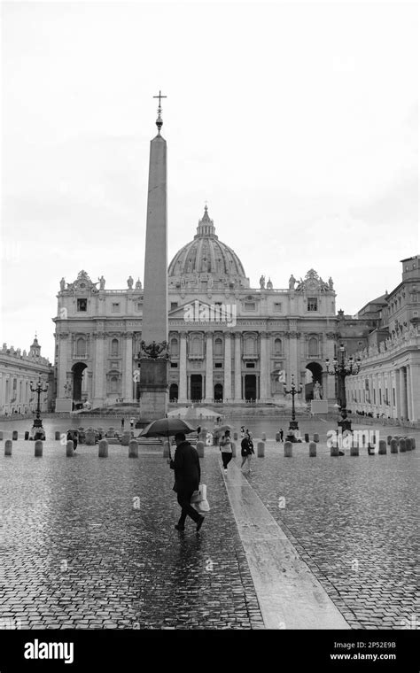 Petersplatz Vatikan Hi Res Stock Photography And Images Alamy