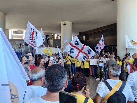 Boom Delleolico Migliaia Di Persone In Piazza A Cagliari No Alla