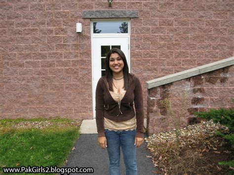 ALL GIRLS BEUTY WALLPAPERS Pakistan Sexy Girls Show Hotty Chic And Ass