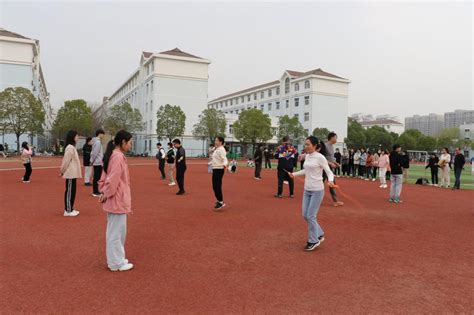 我校举办庆三八教职工趣味运动会 湖北工程学院新技术学院