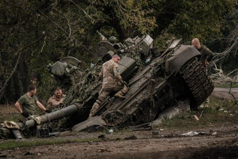 Video Shows Newest Russian T 90 Tank Hammered In Rarog Unit Strike