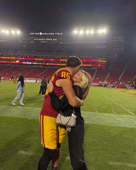 Who Is Walker Lyons The Rising Usc Football Star And Dwts Rylee