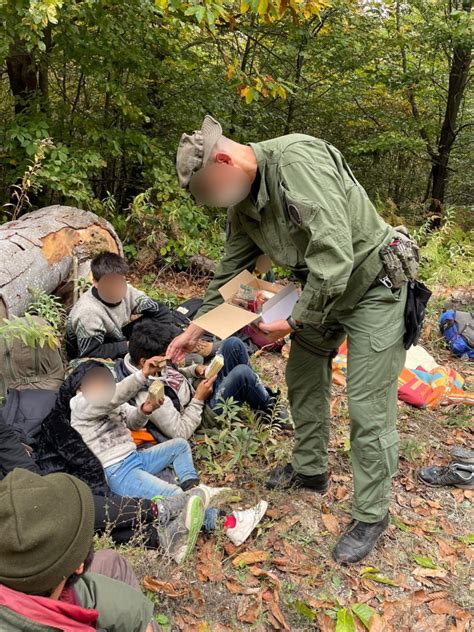 FOTO Specijalni policajci kod Topuskog pronašli skupinu migranata