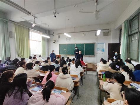 新学期，新征程——学院领导班子带队巡视课堂教学 商丘师范学院马克思主义学院